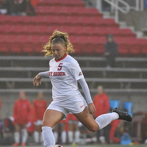 Frauenfußball USA - Catharina an der Stony Brook Universität in New York